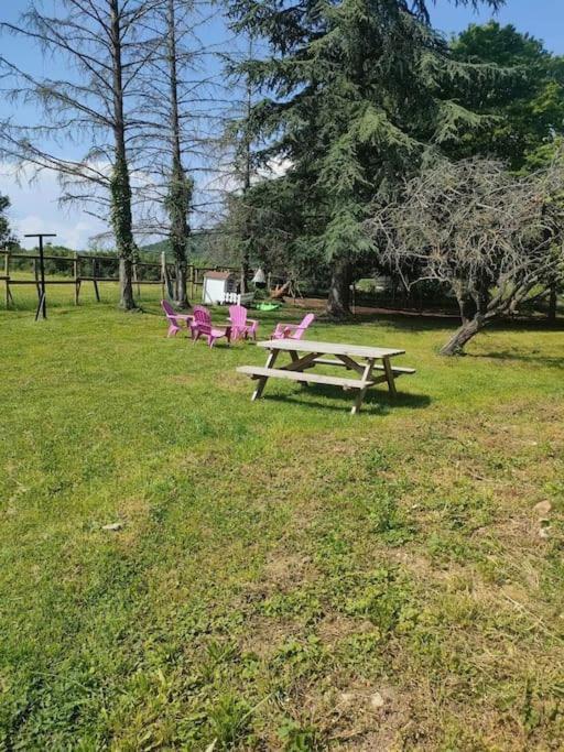 Gite La Roche Paisible Saint-Julien-de-Coppel Экстерьер фото
