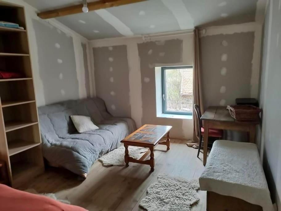Gite La Roche Paisible Saint-Julien-de-Coppel Экстерьер фото